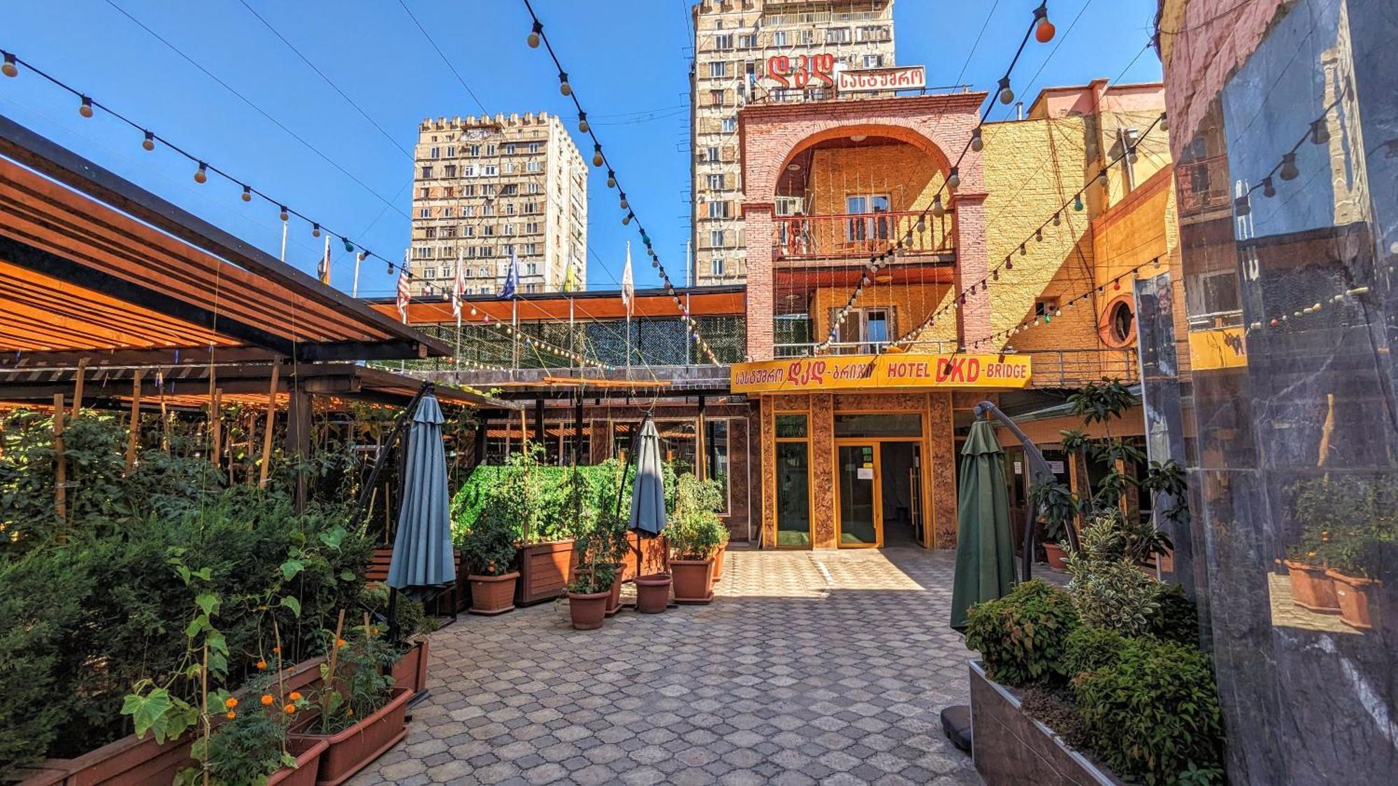 DKd大桥酒店 第比利斯 外观 照片