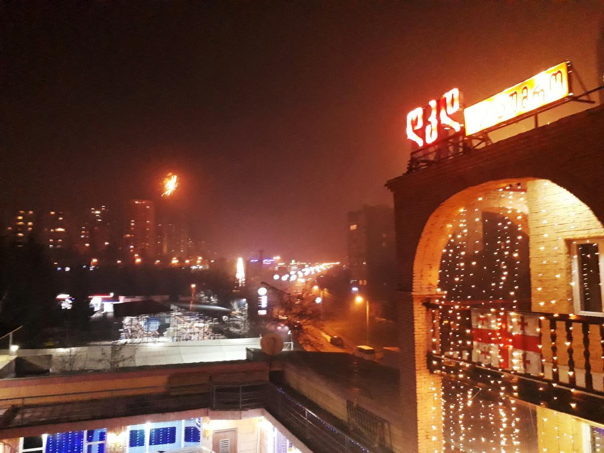 DKd大桥酒店 第比利斯 外观 照片